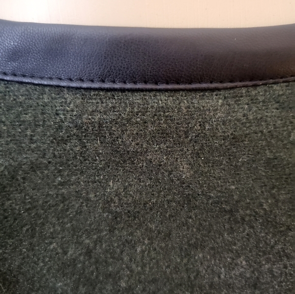 NWT cape - Picture 6 of 11